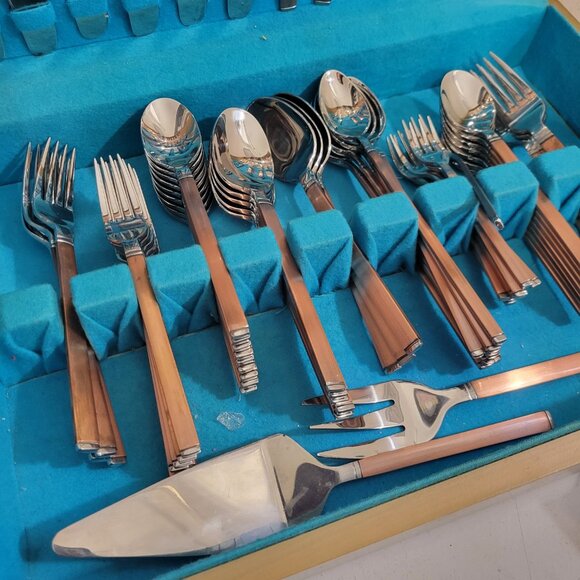 Complete 8PC Stainless Steel Flatware By LaMode Decor - Picture 4 of 7